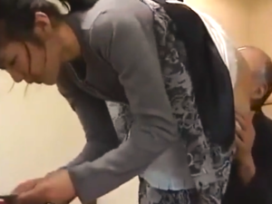 夫と義父と両方を相手する嫁 寝起きのSEXを夫とした後 夫が仕事に出かけると義父とSEXを始める…