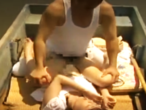 船の上でSEXがしたくなったので 船頭さんに川で泳いでもらっている間に 済ます…