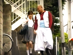 年の離れた義兄妹 妹は死んだ母の連れ後 兄妹で同居してると昼間からSEXするふたり…