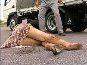 車ではねてしまった女を荷台に乗せて山奥でレイプして捨てる…