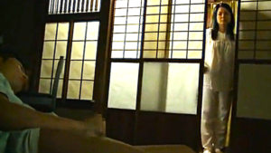 毎晩父の後妻とセックスする息子！母を待ちきれずオナニーしてると母が登場しチンポを咥える！