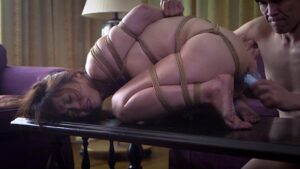 社長である夫によって倒産に追い込まれた男が逆恨みで社長夫人をレイプする！